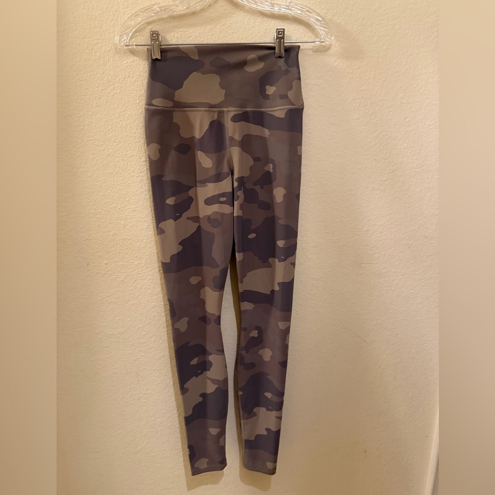 ALO YOGA Putty Camo High Rise Vapor Leggings SIZE SMALL NEW without tags.